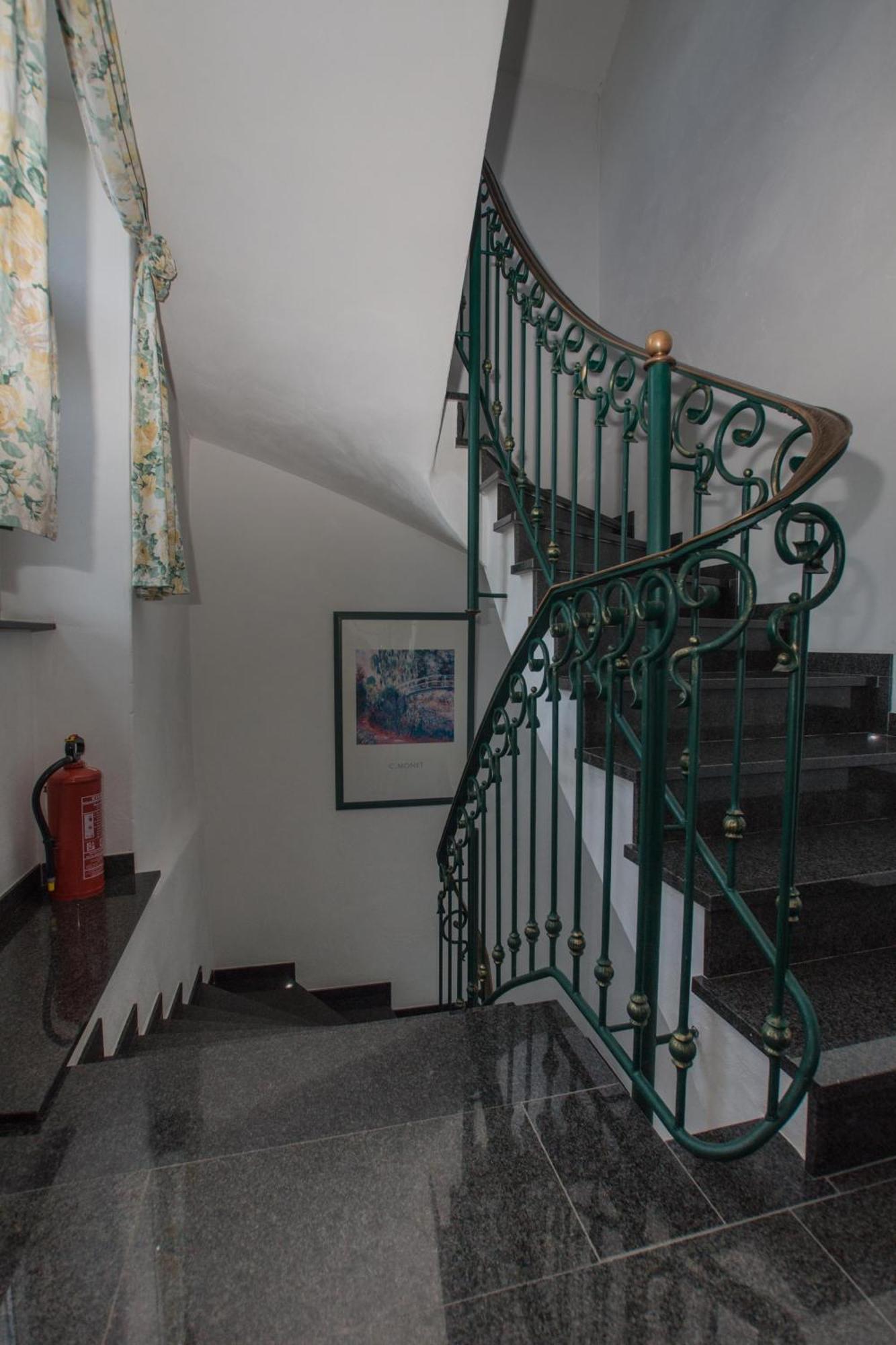 Moselland Hotel Im Enderttal Zum Onkel Willi Cochem Buitenkant foto